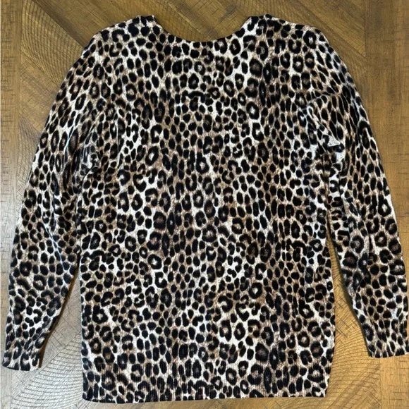 Michael Kors Women’s V-Neck Leopard Print Lightweight Sweater Size Small - Picture 8 of 14